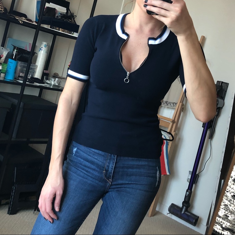 Fitted navy Aritzia T Shirt